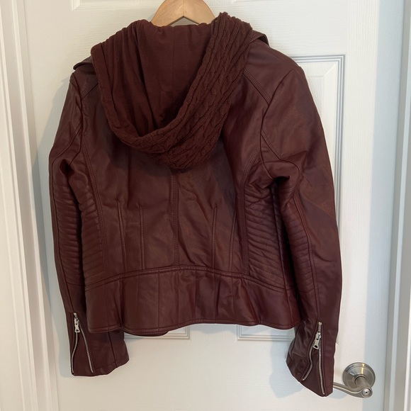 Guess leather jacket with hood in a very good condition - Picture 2 of 2